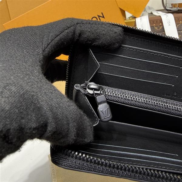 2026122105447797 310